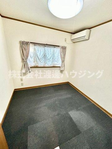 北条１丁目一戸建の洋室