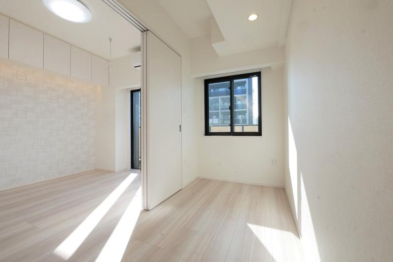 ARKMARK四谷左門町の洋室|天井にも収納があります