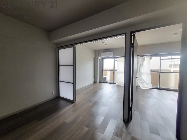 床色が落ち着いた色合いで綺麗です♪