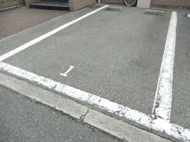 エランドールの駐車場