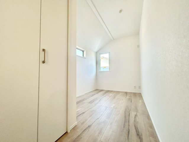 世田谷区粕谷2丁目　新築戸建　残1棟の洋室|2面採光のため、通風や採光性を高めてくれます。明るく開放的で快適な居住空間を実現！
現地ご見学希望・資料請求などお気軽にお問い合わせ下さい！
03-5990-5201