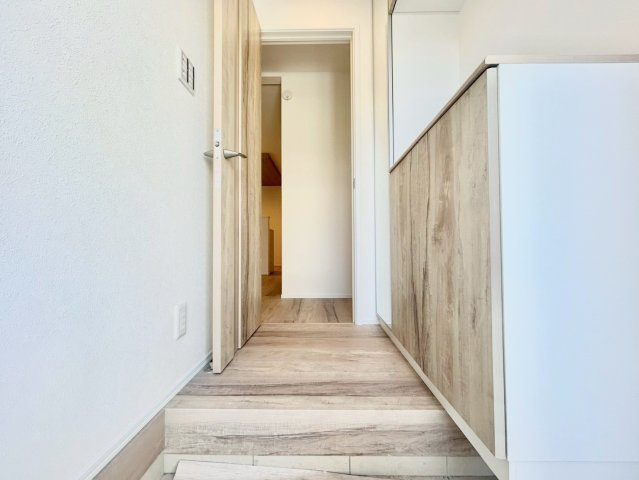 世田谷区粕谷2丁目　新築戸建　残1棟の玄関|玄関横にはシューズボックスがついているため、片付いた玄関がキープできます！

現地ご見学希望・資料請求などお気軽にお問い合わせ下さい！
03-5990-5201