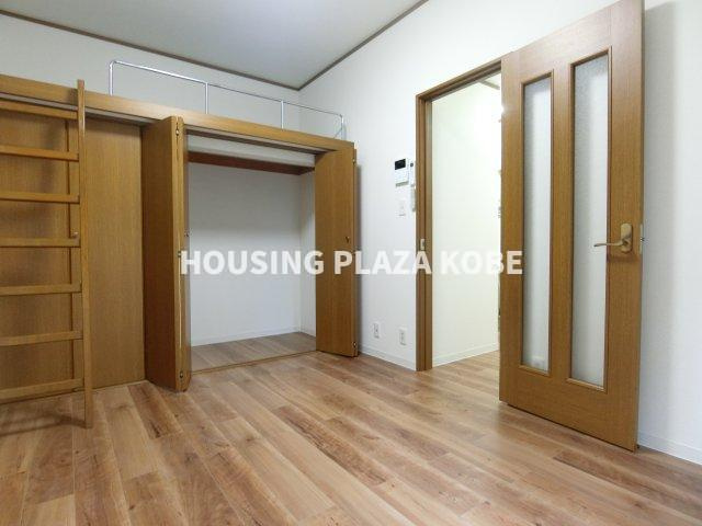 佐川ハイツの居間・リビング|フローリング新調しており、大変綺麗です。