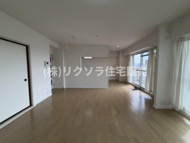 ルネ枚方のダイニング|LDK19.0帖
■物件内覧・資金計画相談・住宅ローン相談、リフォーム相談、お問合せ受付中■
※当日・翌日のご内覧、ご相談はお電話でのお問合せがスムーズです！