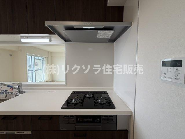 ルネ枚方のキッチン|ビルトイン3口コンロ
■物件内覧・資金計画相談・住宅ローン相談、リフォーム相談、お問合せ受付中■
※当日・翌日のご内覧、ご相談はお電話でのお問合せがスムーズです！