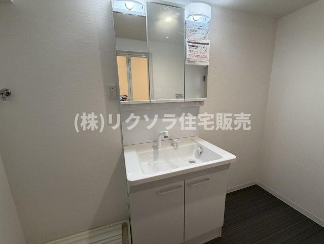 ルネ枚方の独立洗面台|■物件内覧・資金計画相談・住宅ローン相談、リフォーム相談、お問合せ受付中■
※当日・翌日のご内覧、ご相談はお電話でのお問合せがスムーズです！