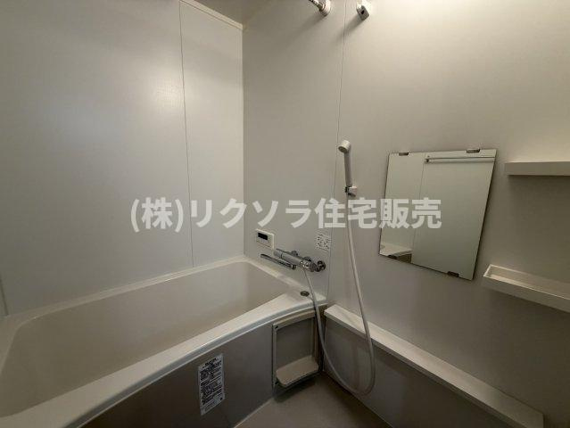 ルネ枚方の浴室|浴室乾燥機付き
■物件内覧・資金計画相談・住宅ローン相談、リフォーム相談、お問合せ受付中■
※当日・翌日のご内覧、ご相談はお電話でのお問合せがスムーズです！