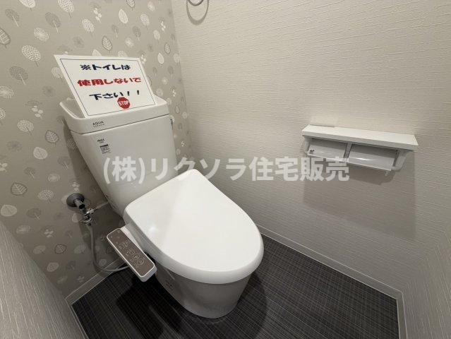 ルネ枚方のトイレ|温水洗浄便座付き
■物件内覧・資金計画相談・住宅ローン相談、リフォーム相談、お問合せ受付中■
※当日・翌日のご内覧、ご相談はお電話でのお問合せがスムーズです！