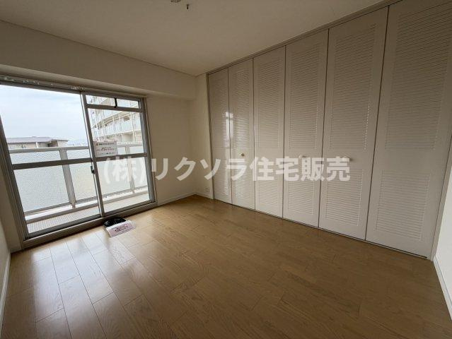 ルネ枚方の洋室|洋室5.8帖
■物件内覧・資金計画相談・住宅ローン相談、リフォーム相談、お問合せ受付中■
※当日・翌日のご内覧、ご相談はお電話でのお問合せがスムーズです！