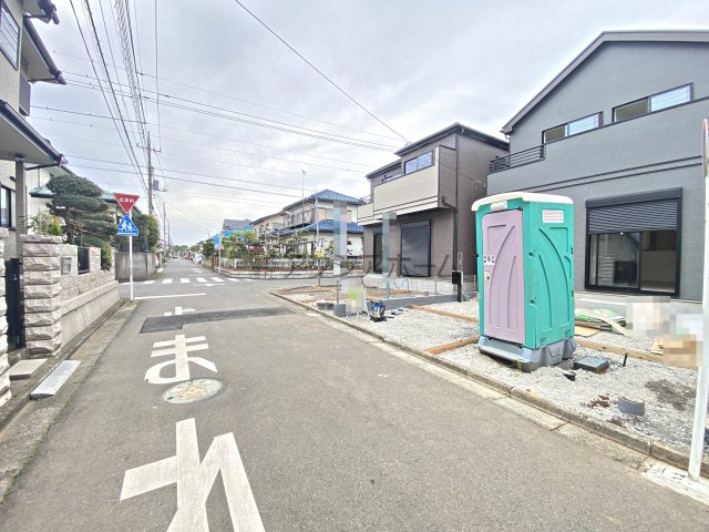所沢市中新井4丁目・全2棟　新築一戸建　B号棟　～南道路～の前面道路含む現地写真|2026年2月27日撮影