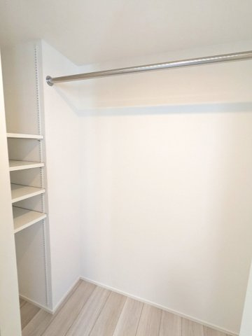 LUMIEC un 入谷の設備|5.5帖洋室のウォークインクローゼットです