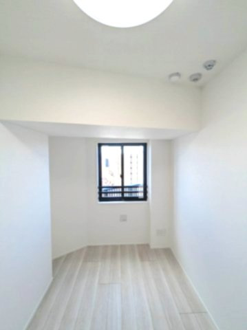 LUMIEC un 入谷の設備|4.1帖洋室、エアコン・照明・ウォークインクローゼット付です