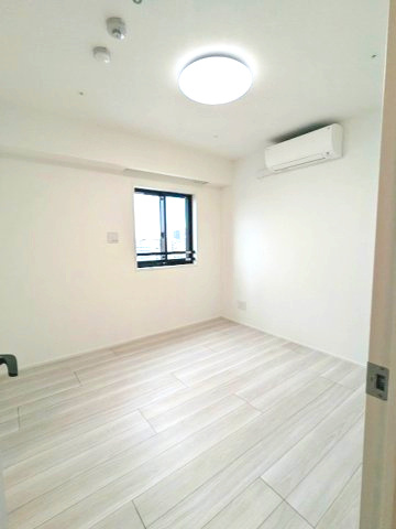 LUMIEC un 入谷の設備|5.5帖洋室、エアコン・照明・ウォークインクローゼット付