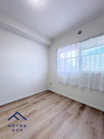 エメラルドマンションリバーサイド貝塚の洋室