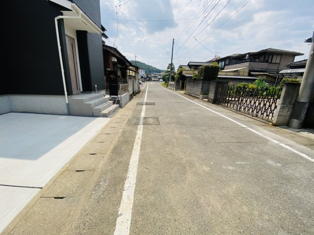 新築　高崎市石原町1期　LIGNAGE　１号棟の前面道路含む現地写真|現地写真　北側接道幅員約6ｍ