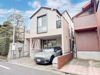 【外観】 | 目黒区下目黒5丁目 | 流行に左右されず、将来にわたって価値が継続する「上質」な佇まい。おしゃれな雰囲気や自然の潤い、親しみやすさといった個性が街に新たな価値をもたらしています。