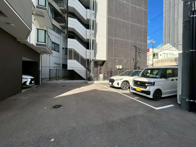 フェルザ福島の駐車場