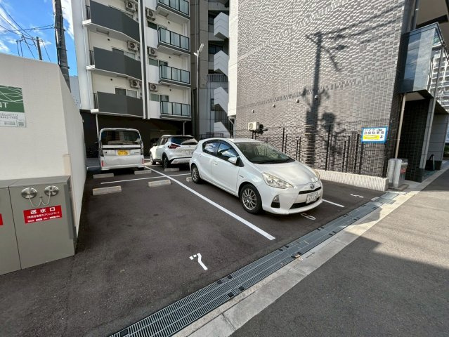 フェルザ福島の駐車場