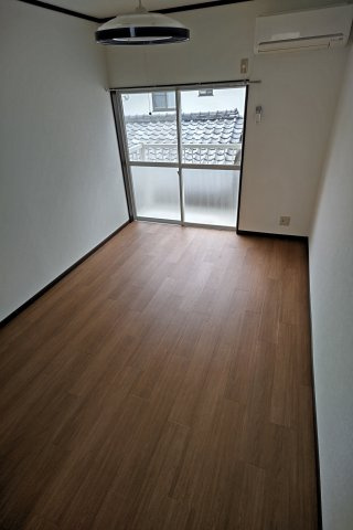 コーポポニーの洋室