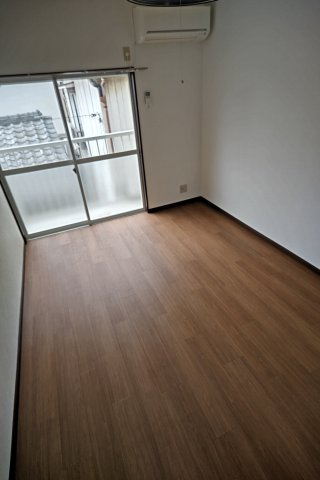 コーポポニーの居間・リビング