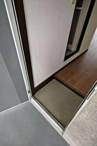 コーポポニーの玄関