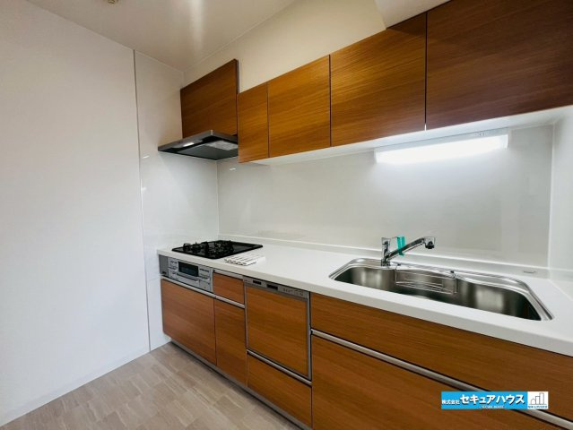 【中古マンション】東海市名和町塚森チッタ名和のキッチン|事前予約にて現地ご見学いただけます！お気軽にお問い合わせください♪
■株式会社　セキュアハウス■
住宅ローンに強く、知識、経験豊富なスタッフ在籍
お客様に寄り添い、ご成約後もサポート致します。
