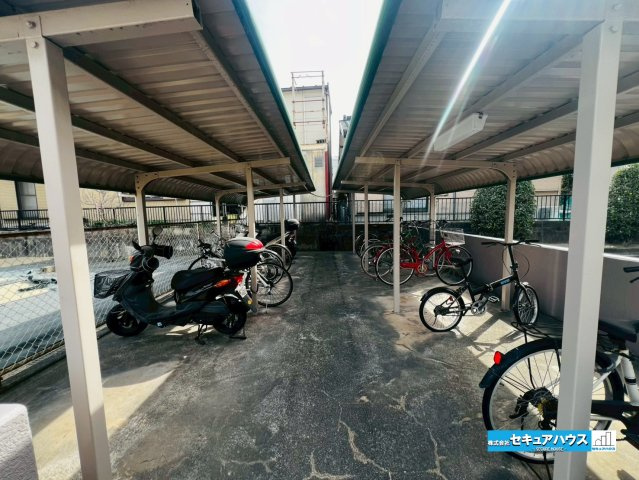 【中古マンション】知多市名和町塚森チッタ名和の駐輪場|事前予約にて現地ご見学いただけます！お気軽にお問い合わせください♪
■株式会社　セキュアハウス■
住宅ローンに強く、知識、経験豊富なスタッフ在籍
お客様に寄り添い、ご成約後もサポート致します