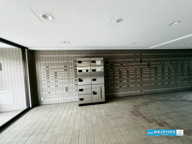 【中古マンション】知多市名和町塚森チッタ名和の設備|【宅配ボックス】
◆不在の時でも便利です♪