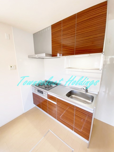 半夏生のキッチン|収納豊富な三口コンロキッチン♪