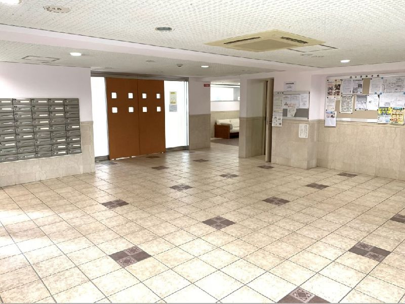 ネオグランデ北千里・藤白台のエントランス