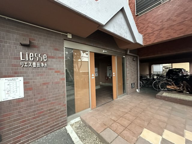 リエス豊田浄水のエントランス