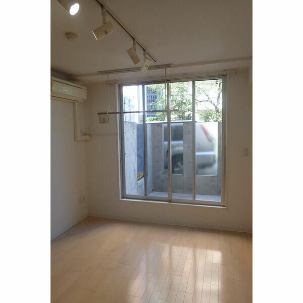 ＺＥＳＴＹ小豆沢公園の居間・リビング