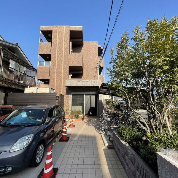 荒畑ハイツのエントランス