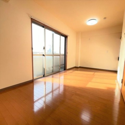 荒畑ハイツの居間・リビング|※類似写真です