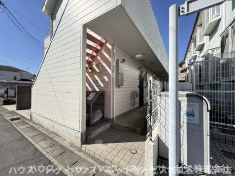ブルージュ千駄堀のエントランス