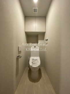 【トイレ】 | ファインレジデンス大阪本町 | 上部に収納付きトイレ！