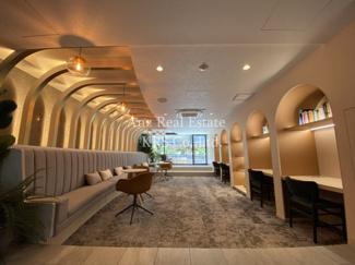 【ロビー】 | ファインレジデンス大阪本町 | お勉強や作業ができるスペースが！