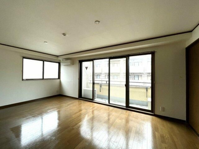 【居間・リビング】 | アーバンパレス | ゆったりとした居間です