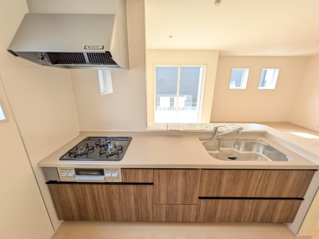 【新築戸建】　いわき市小名浜大原1期　全6棟　長期優良住宅の洋室|同社施工写真　家具などのインテリアともマッチしておしゃれ感が出しやすく、身の回りの整理がしやすいのも魅力な洋室です。