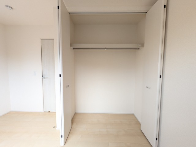 【新築戸建】　いわき市小名浜大原1期　全6棟　長期優良住宅のバルコニー|同社施工写真　インナーバルコニーは広々としていてお洗濯が楽ちんです。また日当たりを好む植物を育てるにはぴったりの空間なので、ガーデニングの場としても楽しむことができます