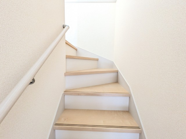 【新築戸建】　いわき市小名浜大原1期　全6棟　長期優良住宅のキッチン|同社施工写真　浄水器一体型水栓です。蛇口をひねればいつでもおいしい水が飲めるのが嬉しいです(^^)/水はねの音や食器が当たる音を大幅に軽減する静音仕様のジャンボシンクです。