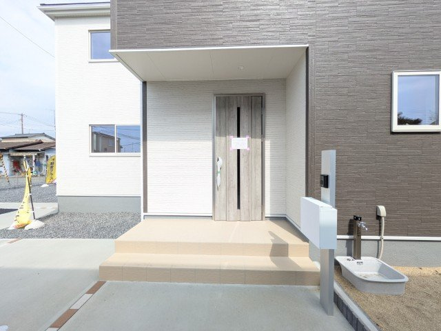 【新築戸建】　いわき市小名浜大原1期　全6棟　長期優良住宅の内装|同社施工写真　階段には手すりが付いているので上り下りも安心です。