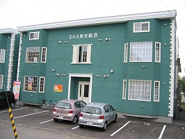 エルム医大前 A棟の外観