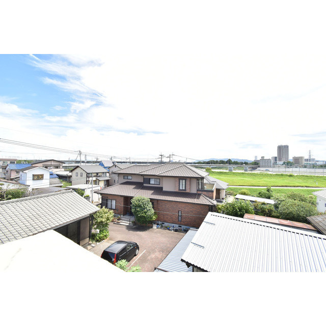 大石リバーサイドビル【キャッシュバック対象物件】のエントランス|ゆとりのあるエントランスです