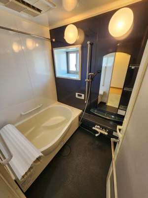 パデシオン六角堀川東の浴室|追炊き機能付バス・窓有