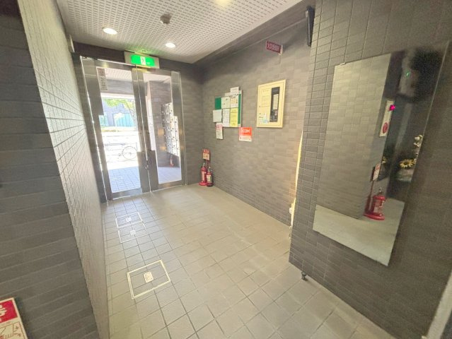 ノイエ新大阪A棟のロビー