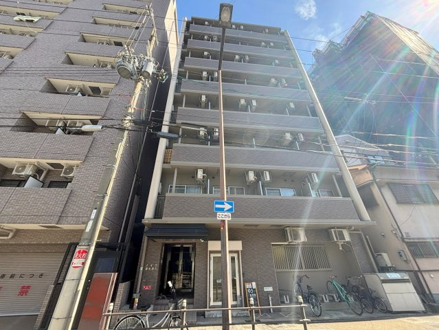 ノイエ新大阪A棟の外観