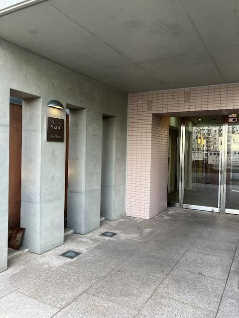 グレース早稲田のエントランス
