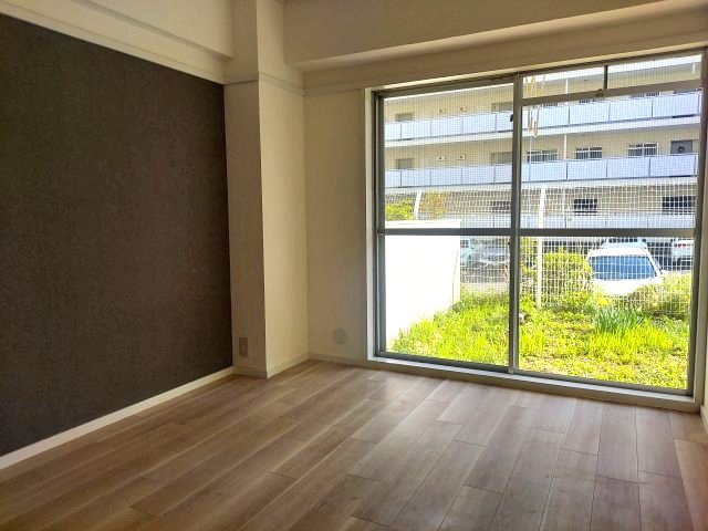 逆瀬川グリーンハイツB棟の洋室|洋室約6帖