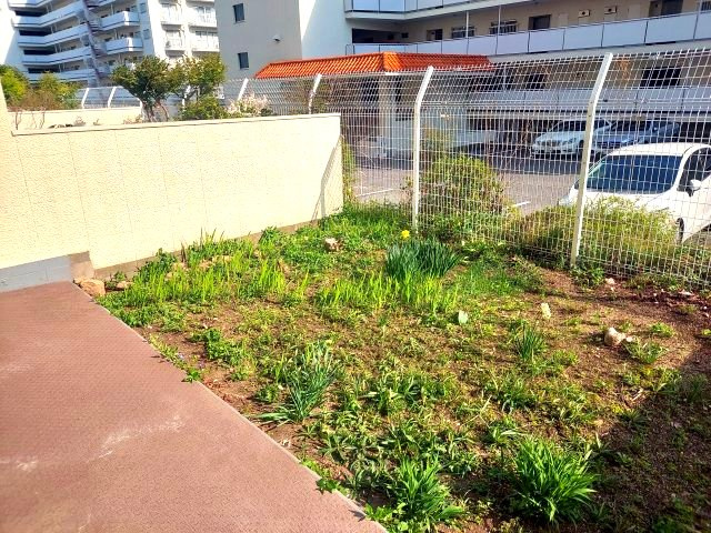 逆瀬川グリーンハイツB棟の庭|専用庭32㎡
